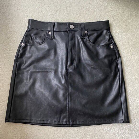 Universal Thread Women's High-Rise Black Faux Leather Mini Skirt Size 2 - Picture 2 of 5